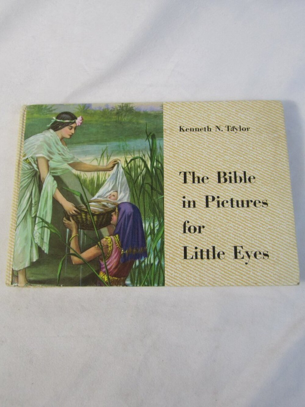 The Bible in Pictures for Little Eyes Kenneth N. Taylor Hardcover Book 1978